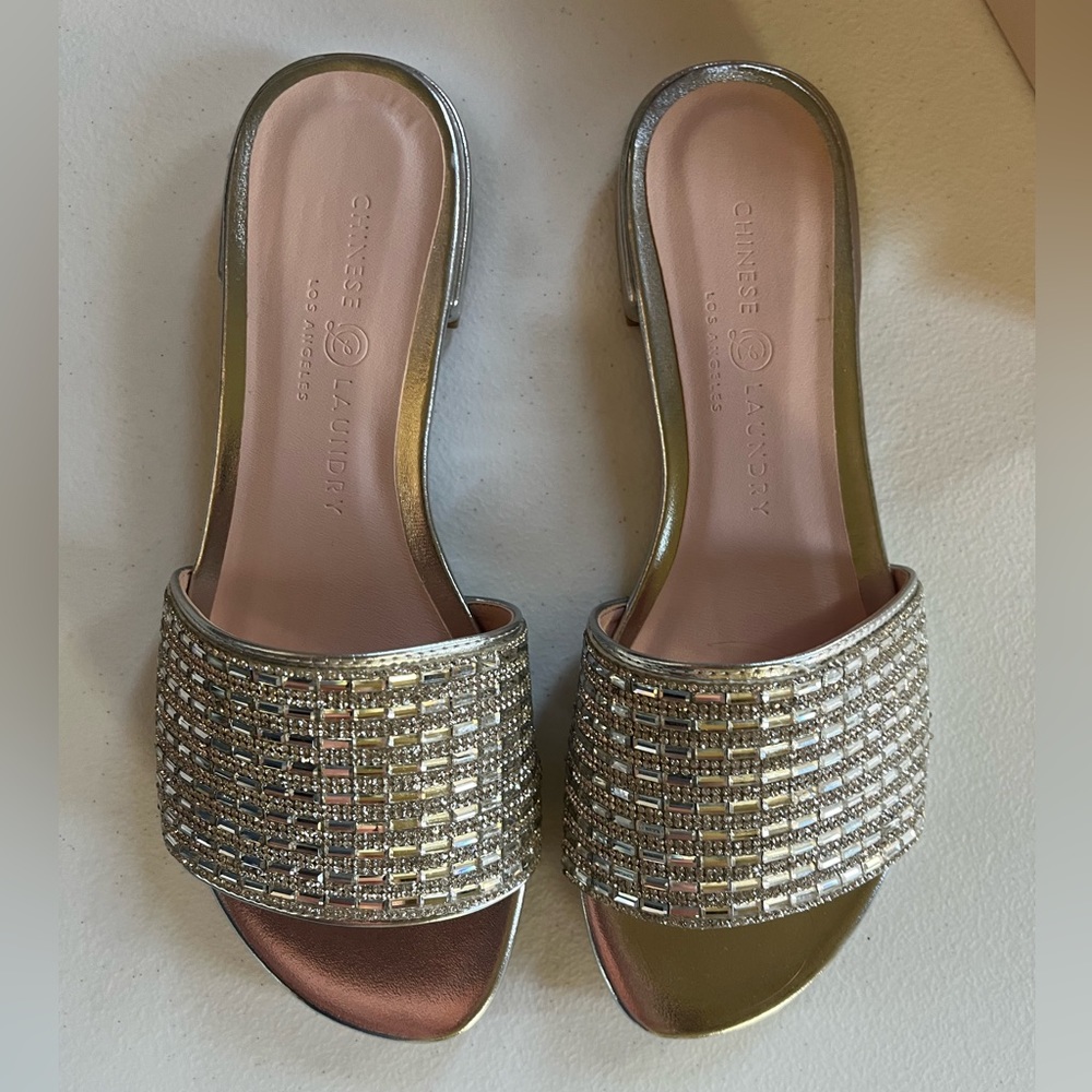 Chinese Laundry slides size 7